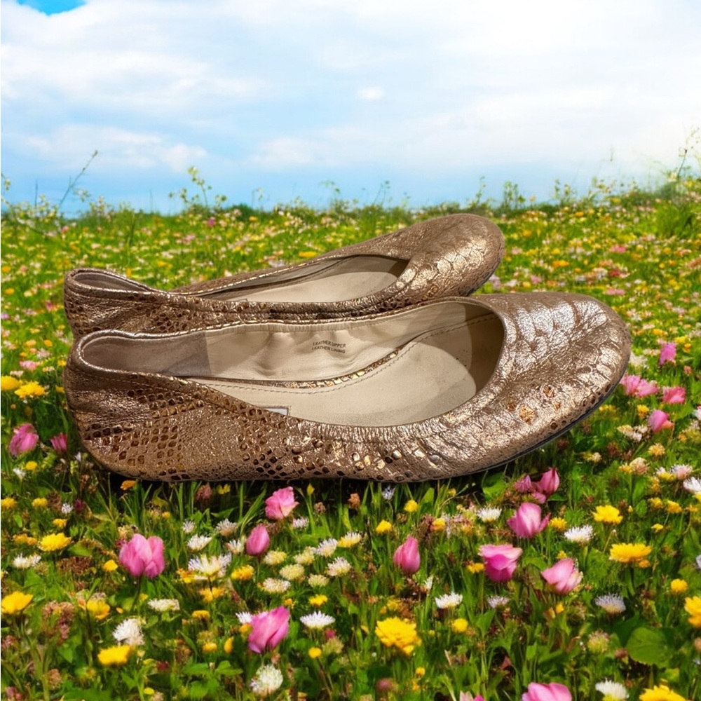 Vera Wang Lavender Label Gold snake skin print leather Flats size 9